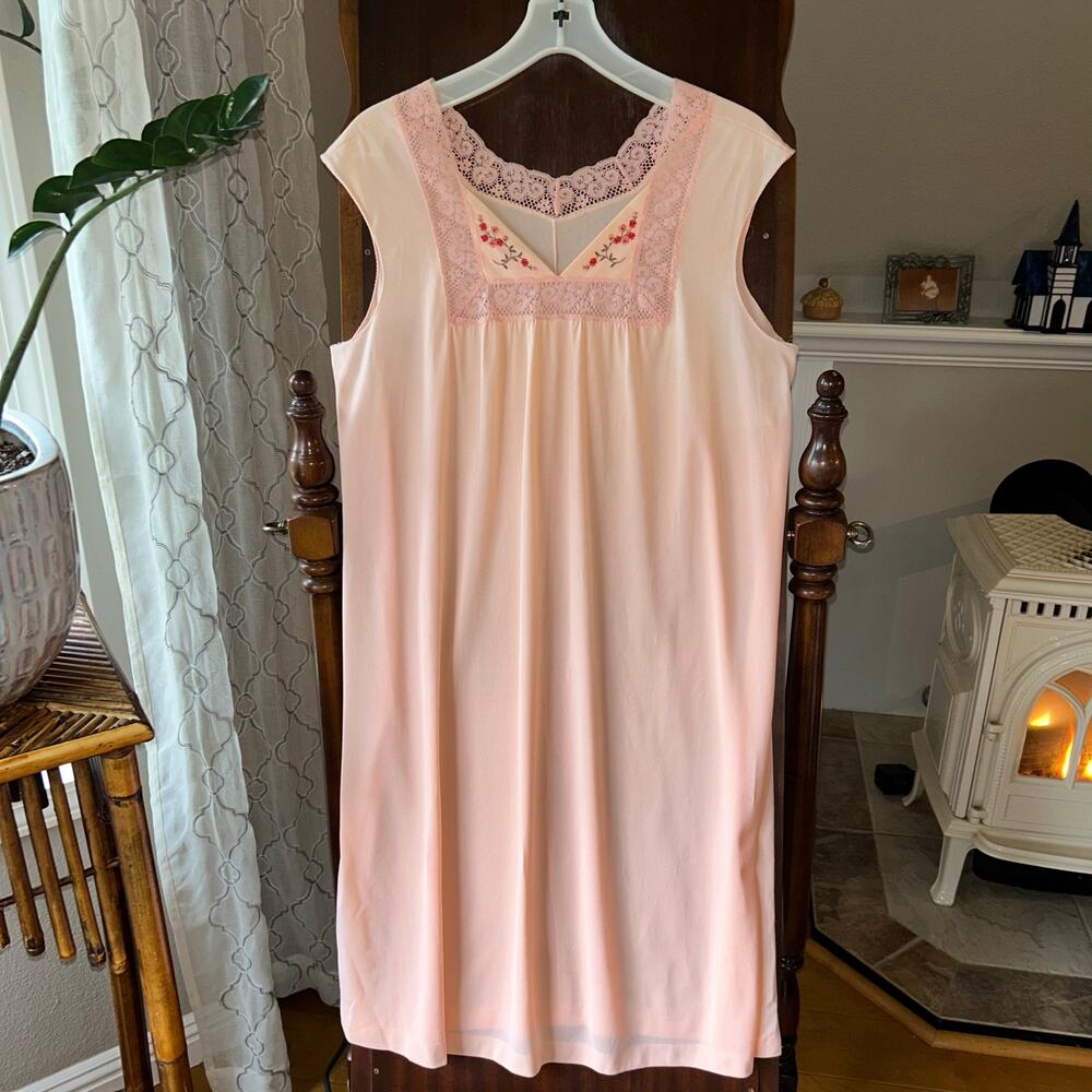 Vintage 70’s Gossard Artemis nightgown Boho Chic Pjs Rayon embroidered large